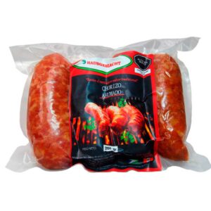 Chorizo Ahumado artesanal está elaborado con carne de calidad y especias naturales, siguiendo un proceso de ahumado tradicional