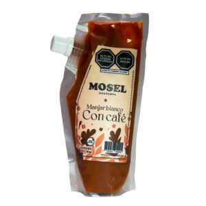 Manjar Blanco con Café une la suavidad y dulzura del manjar artesanal de leche fresca de vacas en pastizales libres de Oxapampa con la intensidad aromática del café de especialidad